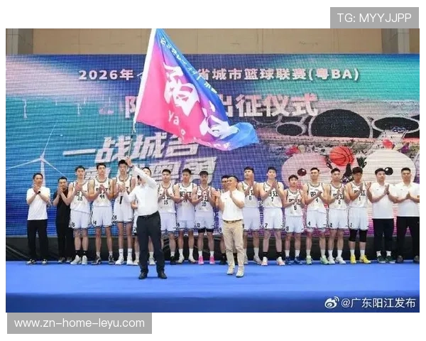 球员受邀出席城市体育表彰大会为俱乐部争光